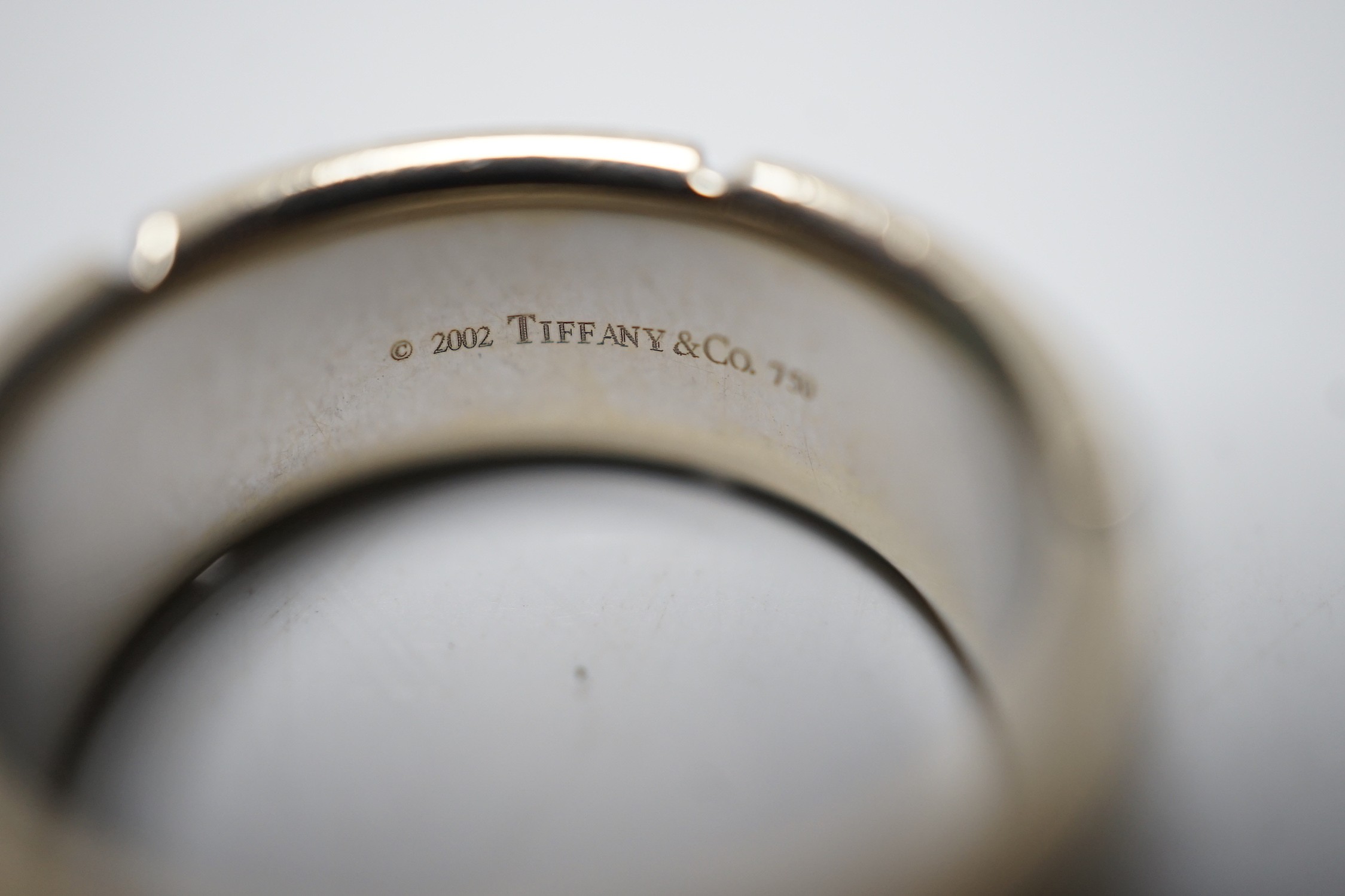 A modern Tiffany & Co 750 yellow and white metal band, size M, 11.3 grams, with a Tiffany & Co outer box.